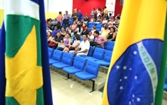 Seduc recomenda tirar pessoal de outras atividades e colocar em sala. Sindicato diz que prejudica projeto  