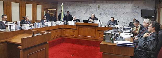 Ministros durante sesso do Tribunal Superior Eleitoral (TSE) nesta quarta-feira (25)
