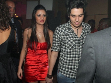 Luan Santana sai de mos dadas com Tatiele Toro