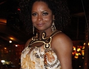 Adriana Bombom perdeu a penso no valor de R$ 12 mil, junto com a guarda das filhas