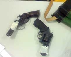 Armas usadas por assaltantes, que pretendiam ainda levar veculo da vtima at Jardim Vitria, onde moram