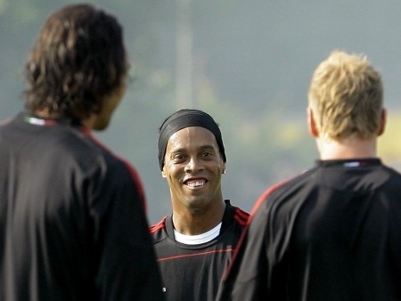 Ronaldinho disse que Pato far� uma grande temporada pelo Milan neste ano