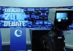 Cenrio para o debate na TV Cidade Verde, afiliada da Band, procurar oferecer melhor acomodao para os candidatos