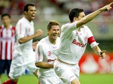 Bolvar comemora o segundo gol dos gachos sobre o Chivas