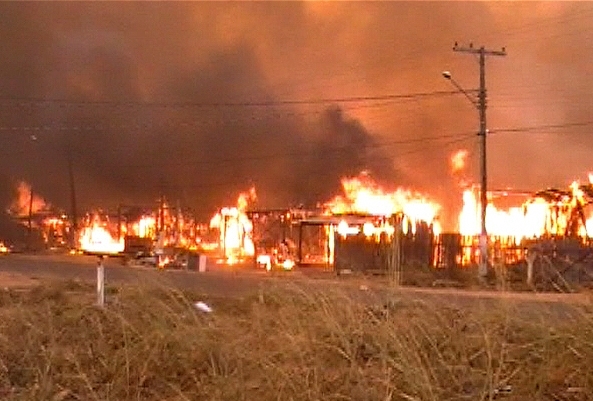 Munic�pio estuda decretar situa��o de emerg�ncia. Mais de 200 haviam sido atendidos em hospital da cidade ontem