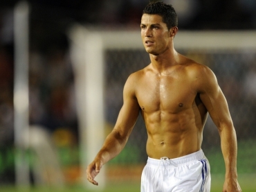 Quase 90 mil pessoas lotaram o Rose Bowl, nos EUA, para ver o duelo entre o Galaxy e o Real Madrid, que venceu por 3 a 2