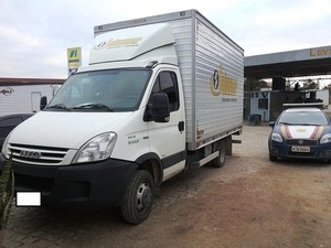 Caminho foi encontrado estacionado em posto de combustvel.