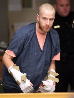 Jason Dunn participa de audincia nos EUA; ele cortou as prprias mos aps atacar pai com tesoura