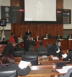 Resultado de votao marcou em definitivo a separao das alas de oposio e situao na Cmara