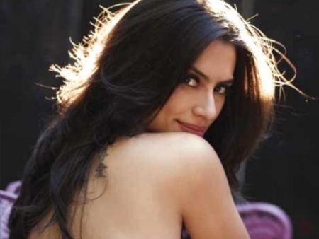 Cleo surgiu na Playboy com os seios turbinados