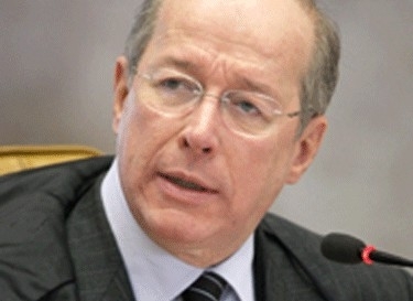 Ministro Celso de Mello, do STF, que deu liminares beneficiando magistrados de MTv