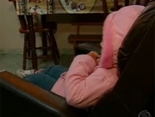 Menina acusa m�e de agress�o e de dar cacha�a para ela no RS