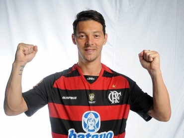 Atacante teve complica��es com infec��o ap�s cirurgia no joelho e precisou se tratar com antibi�ticos