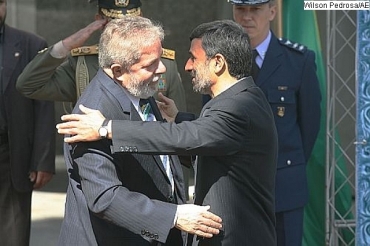 Lula e Ahmadinejad durante visita ao Teer�: Brasil � um dos principais aliados do Ir�   