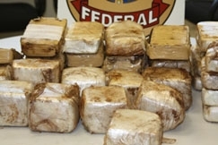 Droga foi acoplada em estrutura metlica especfica para o feito, dentro da cmara de ar de 3 pneus 