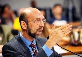 Deputado federal Carlos Abicalil evita comentar sobre poss�veis defec��es � sua candidatura ao Senado