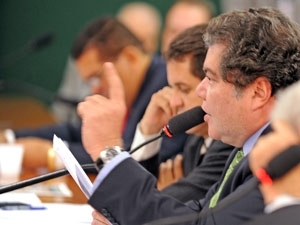 Sarney Filho (PV-MA) durante audi�ncia na C�mara em