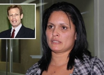 A advogada Cludia Patrcia, que defende o aposentado; no destaque, o secretrio Augusto Amaral 