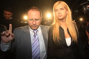 Quaresma e Fernanda, na sa�da do DI, na quarta