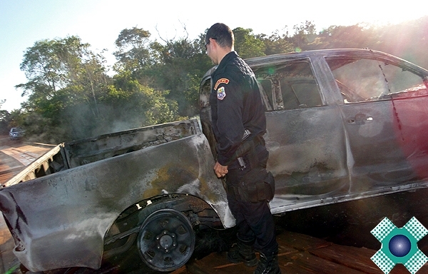 Caminhonete  destruda pelo fogo em Lucas R.Verde: 1 morto
