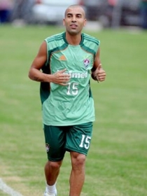 Fluminense ainda tenta inscrever o jogador para o duelo desta quinta-feira, contra o Cruzeiro