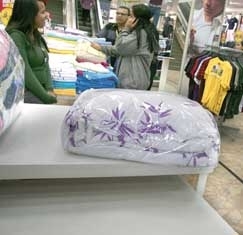 Indito  registrar a falta de estoques de peas de frio em Cuiab. Baixa nas temperaturas pegou todos de surpresa.