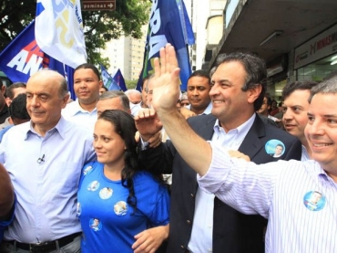 Serra faz caminhada em Belo Horizonte e inaugura comit�