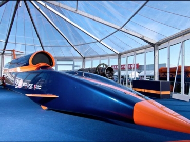 Blodhound tem 12,8 m de comprimento e pode chegar a velocidade de 1,6 mil km/h