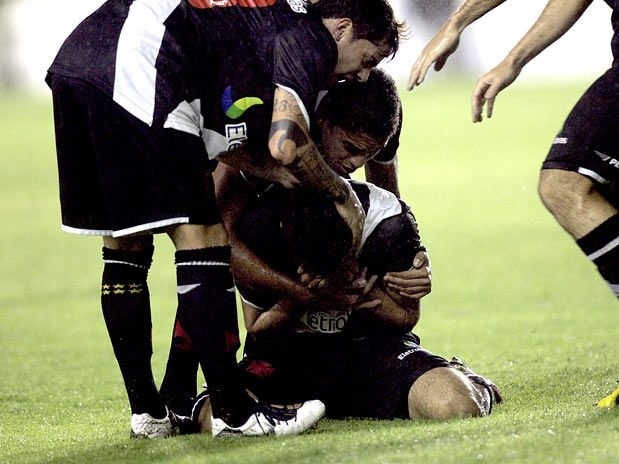 Em sua estreia em So Janurio, Jonathan abriu o placar contra o Atltico-PR