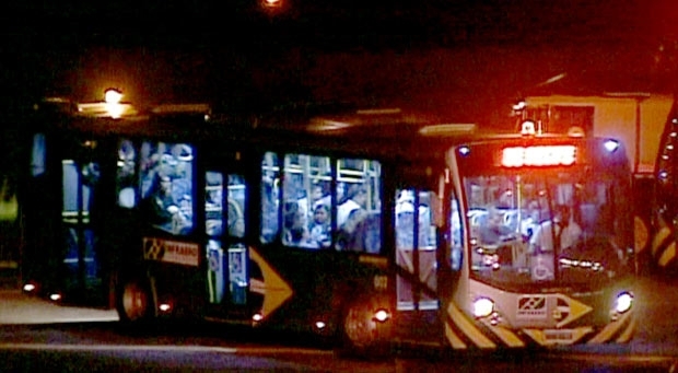 Passageiros do Boeing foram retirados para procedimentos de segurana.