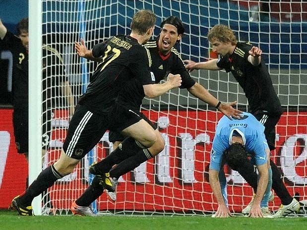 Khedira marcou o gol que definiu a vit�ria alem� por 3 a 2