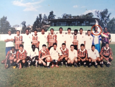 Bruno (em destaque) entre os funcion�rios da penitenci�ria Jos� M. Alckmin