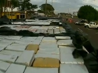 Polcia apreende 20 toneladas de maconha em carga de madeira no PR