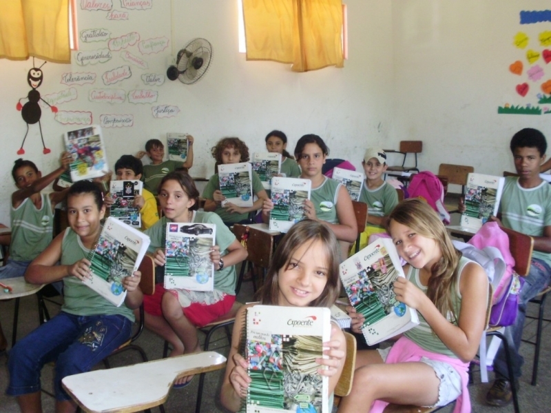 Alunos exibem mtodo apostilado implantado na rede municipal para melhor ensino pblico da cidade