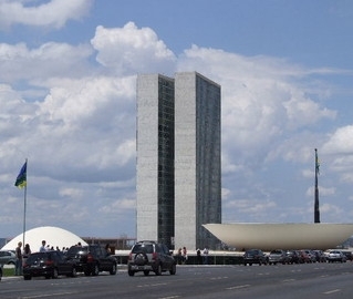 Quanto custa um parlamentar? Levantamento mostra que deputados custam R$ 99 mil e senadores, R$ 120 mil, cada