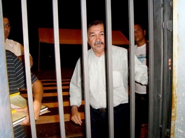 Pastor Mac�do reclamou da burocracia e da quantidade de documentos que precisa ser apresentados no TRE