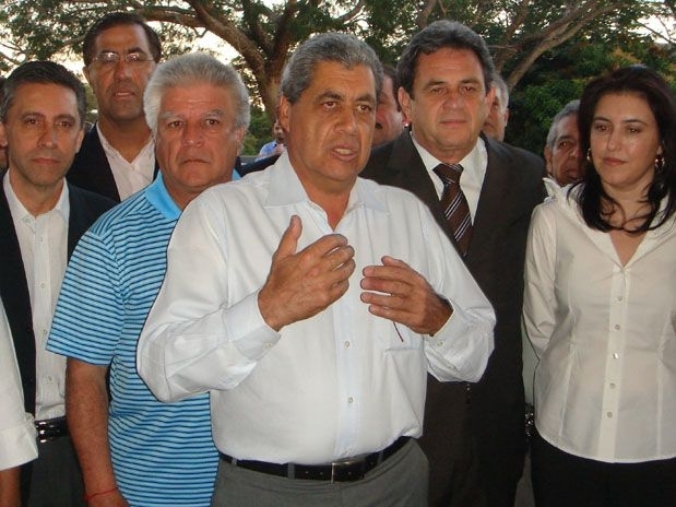Ao centro, candidato a reeleio Andr Puccineli foi o primeiro a ser registrado na disputa pelo governo de MS