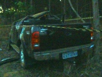A caminhonete Hilux parou cerca de 150 metros de onde saiu da rodovia