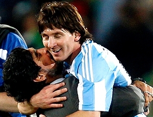 Messi lidera a campanha dos jogadores pela perman�ncia de Maradona � frente da sele��o argentina