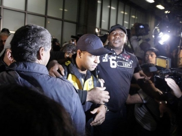 Felipe Melo n�o foi poupado pela torcida na sua volta ao Brasil