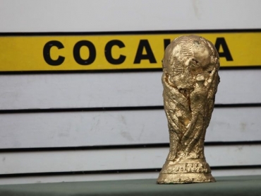 R�plica da ta�a foi feita com 11 kg de coca�na