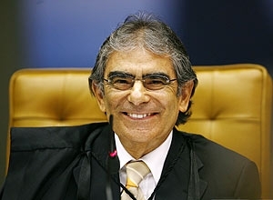 Ministro do STF Carlos Ayres Britto negou tr�s pedidos para suspender a lei do Ficha Limpa