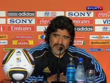 Maradona n�o admite sa�da, mas diz n�o ter for�as: 