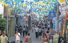 Dia dos Namorados aumentou o movimento no comrcio de Cuiab; Copa do Mundo tambm ajudou no desempenho positivo de junh