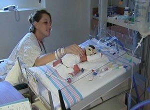 Natasha com um dos beb�s. 