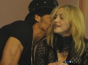 Madonna, em visita ao Brasil, no Carnaval, estava com o rosto meio inchadinho