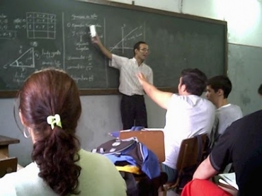 Ensino m�dio � o que menos evolui na educa��o b�sica