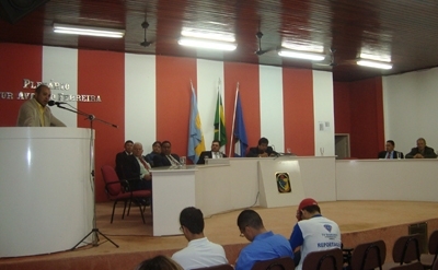 Vereador Giba discursa durante a sesso em que se aprovou a CPI. Alguns desdobramentos so previsveis