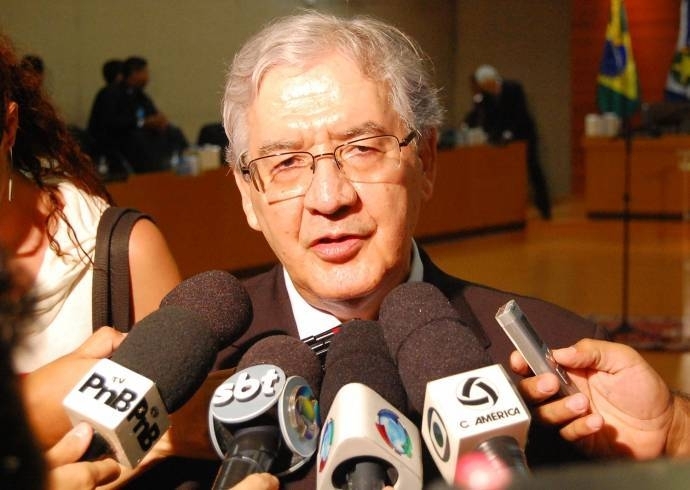 O presidente do Tribunal de Justia de Mato Grosso, desembargador Jos Silvrio Gomes, que levou minuta ao pleno