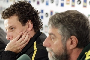 Elano desfalca Brasil contra Holanda e v� sua Copa do Mundo amea�ada